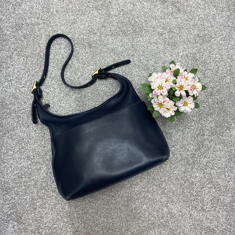 Vintage Coach Leather Shoulder Handbag. Dark Navy Blue.